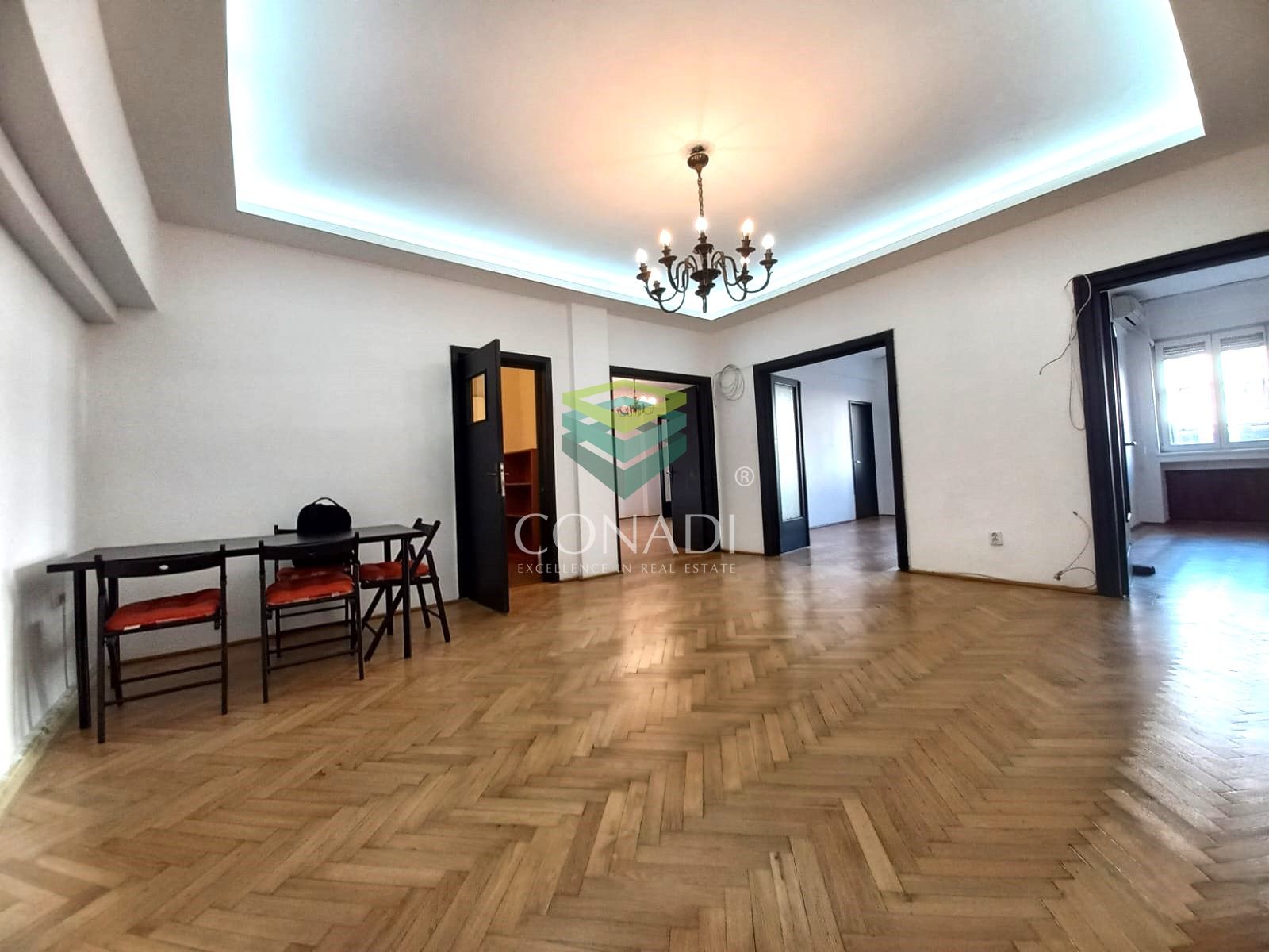 Apartament cu 4 camere // MAGHERU