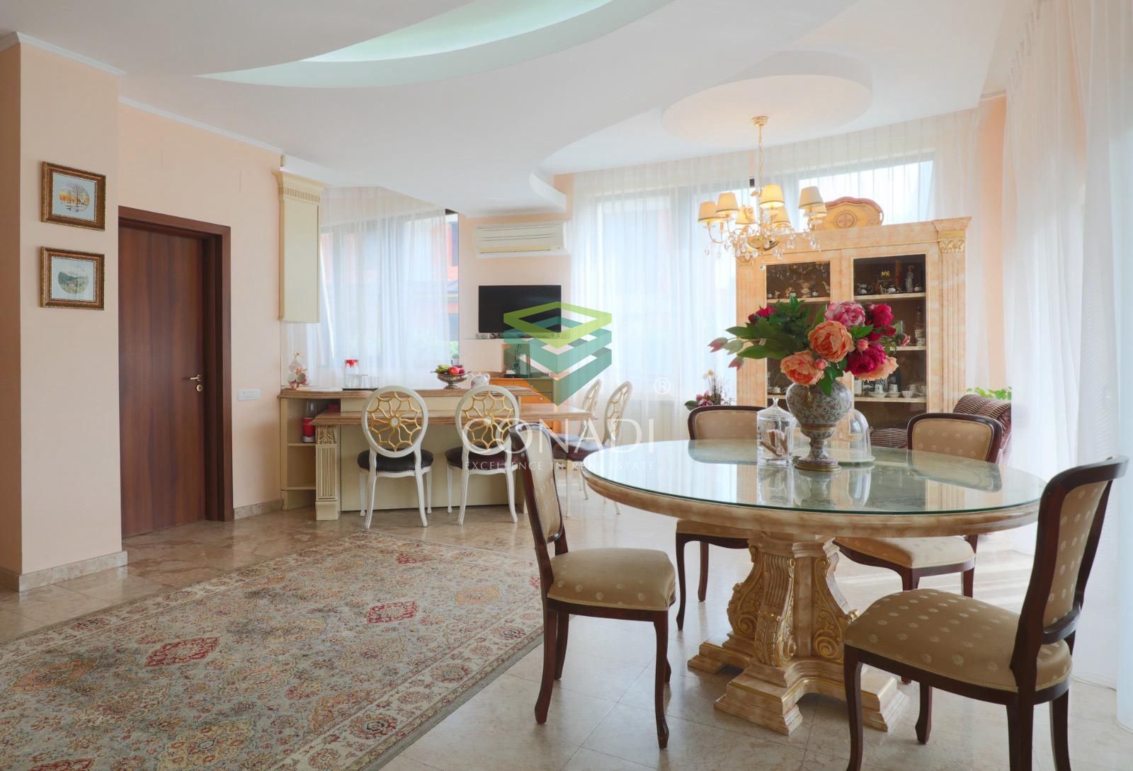 Iancu Nicolae, 5-room villa for sale, 356 sq m built